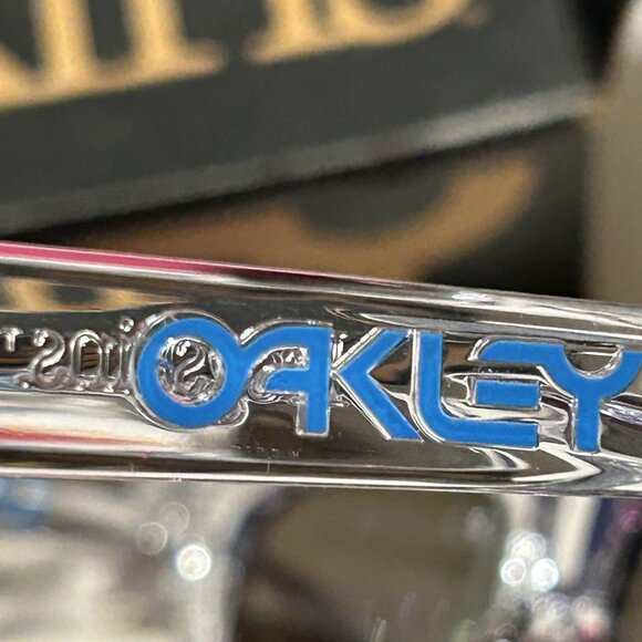 Oakley new Frogskins Crystal Clear/Prizm Sapphire L Sunglasses OO9013 7024 Do55 - Picture 4 of 8